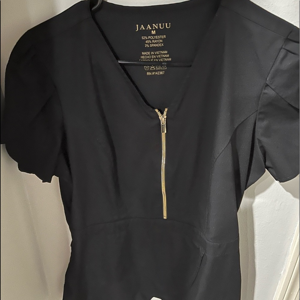 Jaanuu Scrub Top